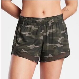 Athleta Printed Mesh Racer Run Short 4", Green Camo, size XS